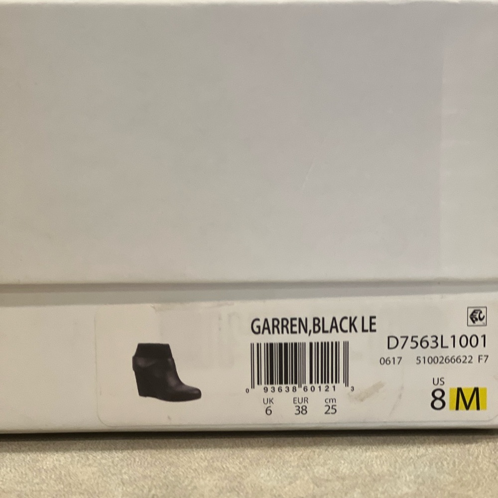 Vince Wedge Bootie Size 8 Black - Picture 2 of 7